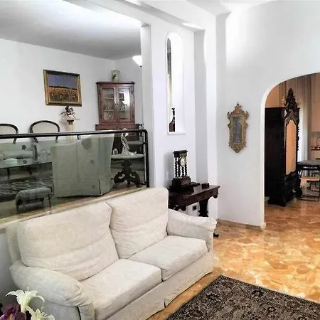 Apartment Lorenzo Il Magnifico Elegant With Two Bedrooms Florence
